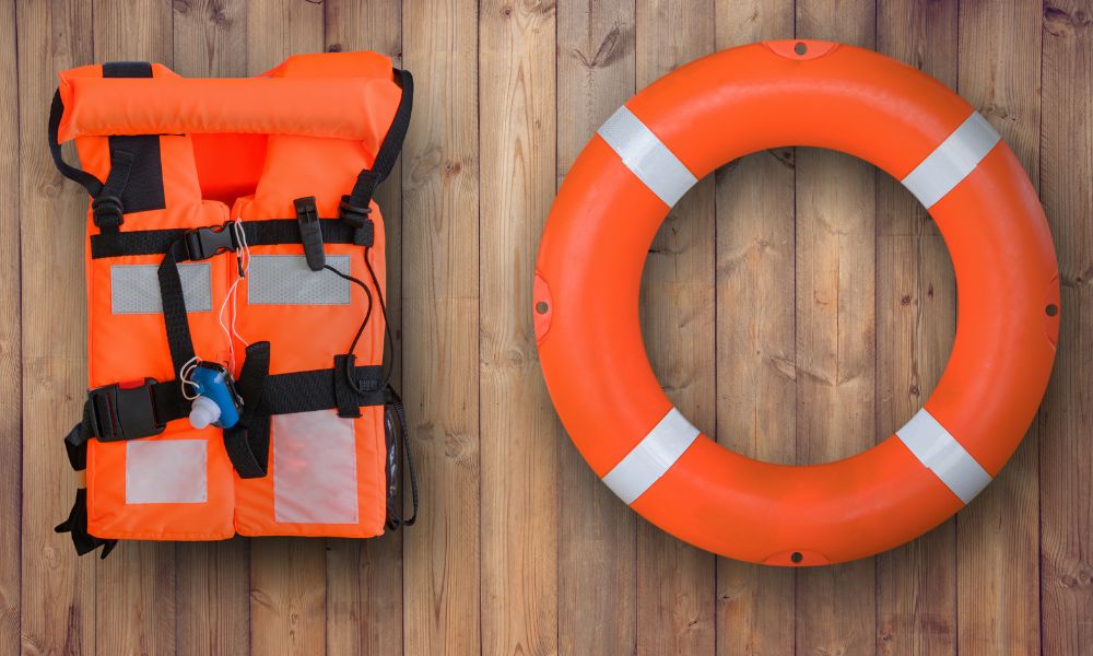 xr:d:DAFq-b7NOcU:3,j:4841768693688539098,t:23080817 life jacket and ring flotation device