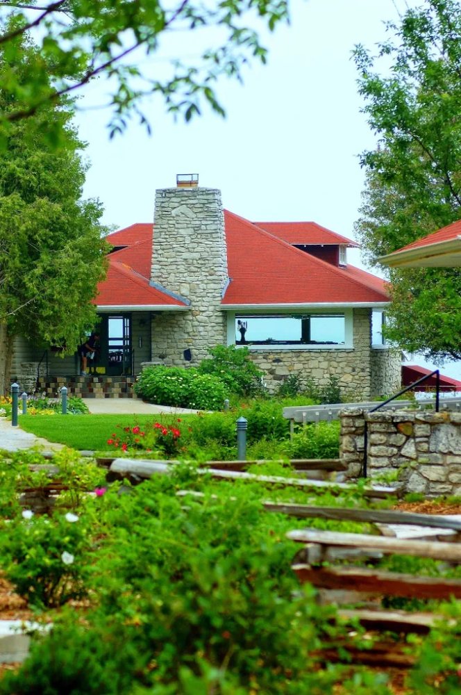 An outside view of Gordon Lodge Top Deck restaurant